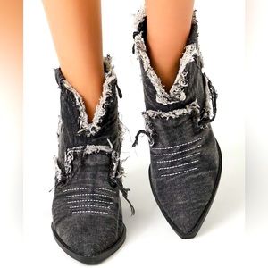 Frayed trim cowboy boots !